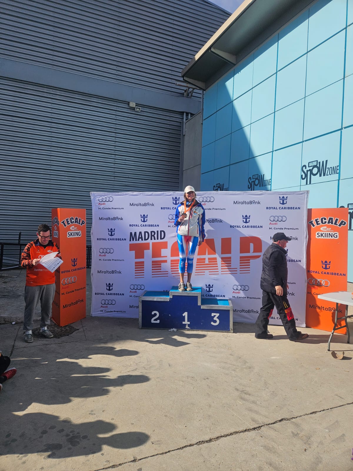 Acción en la competición de esquí - Club Alpino Andaluz